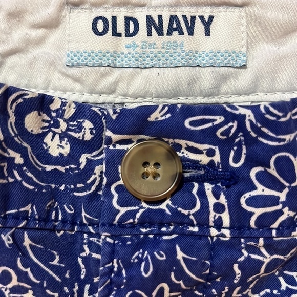 Old Navy Shorts‎ - Picture 3 of 5